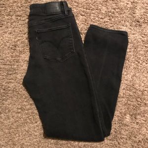 Women’s Levi’s black mid rise skinny jeans